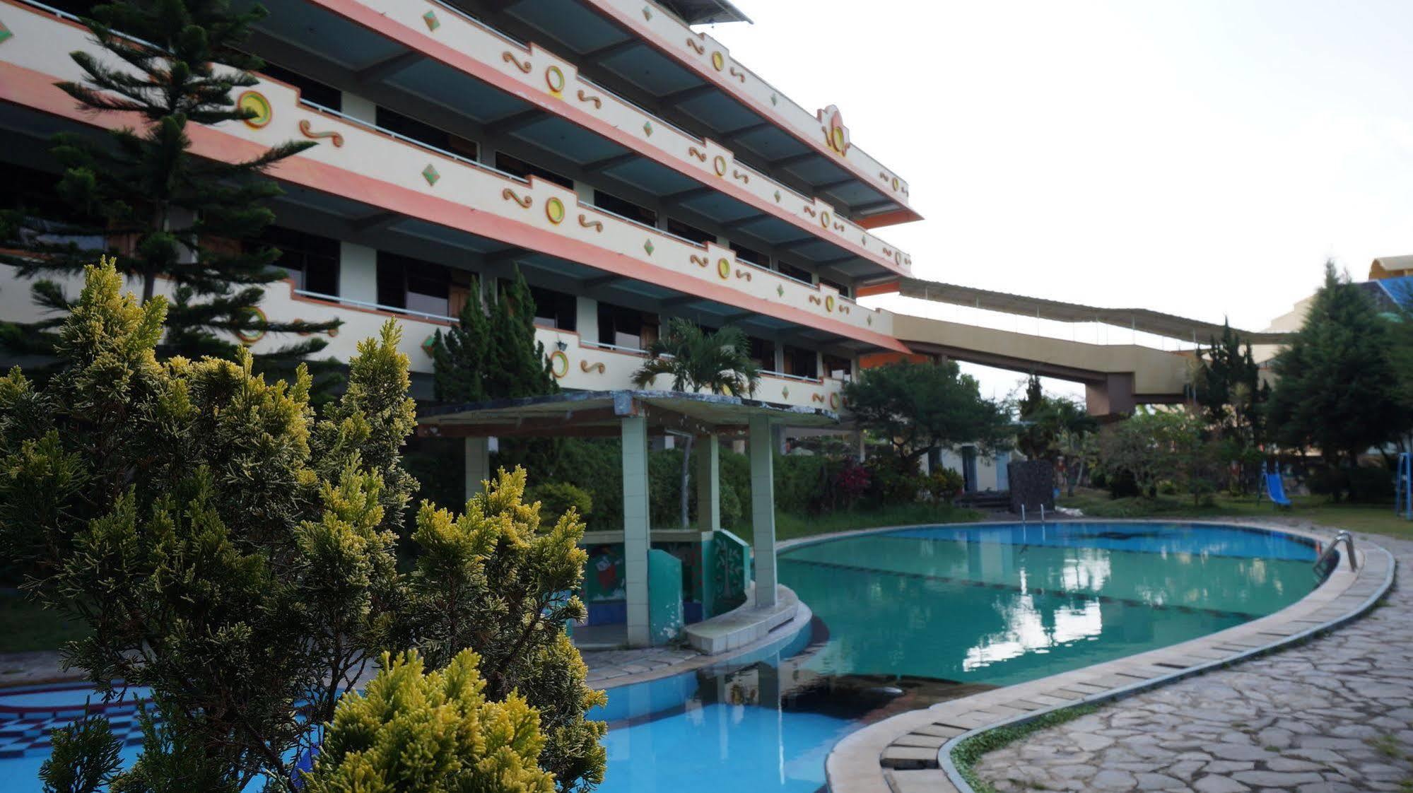 Hotel Surya Indah Batu Malang 외부 사진