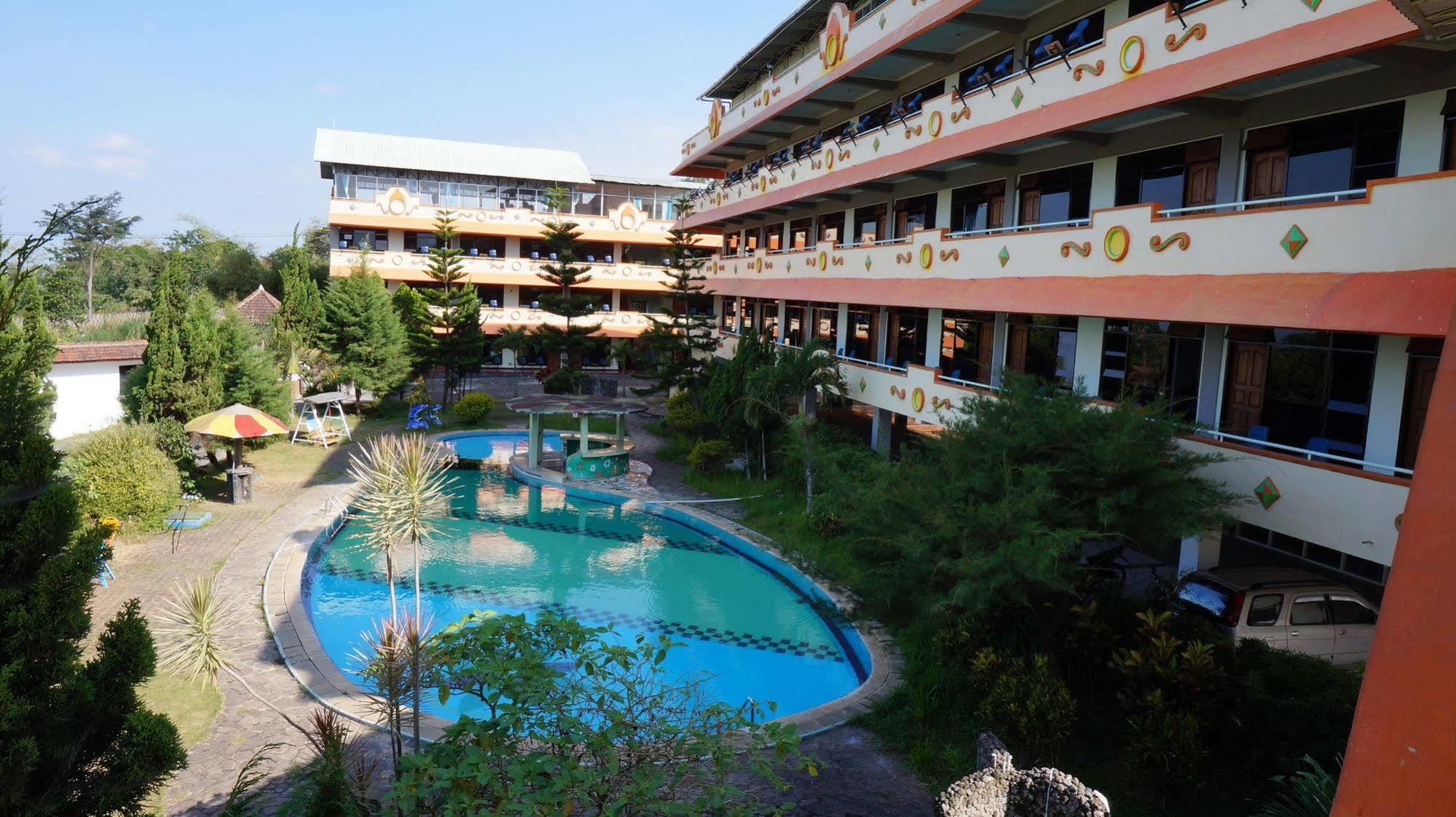 Hotel Surya Indah Batu Malang 외부 사진