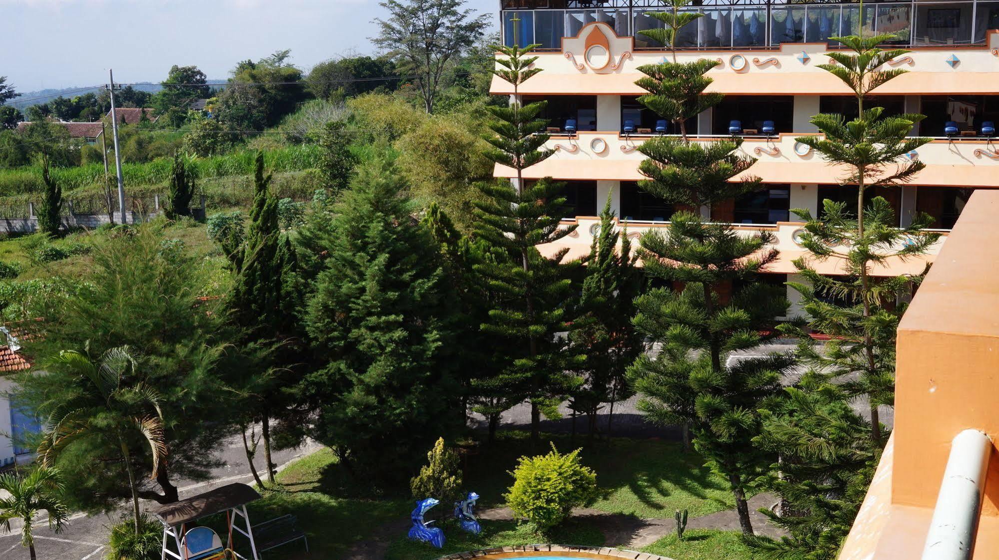 Hotel Surya Indah Batu Malang 외부 사진