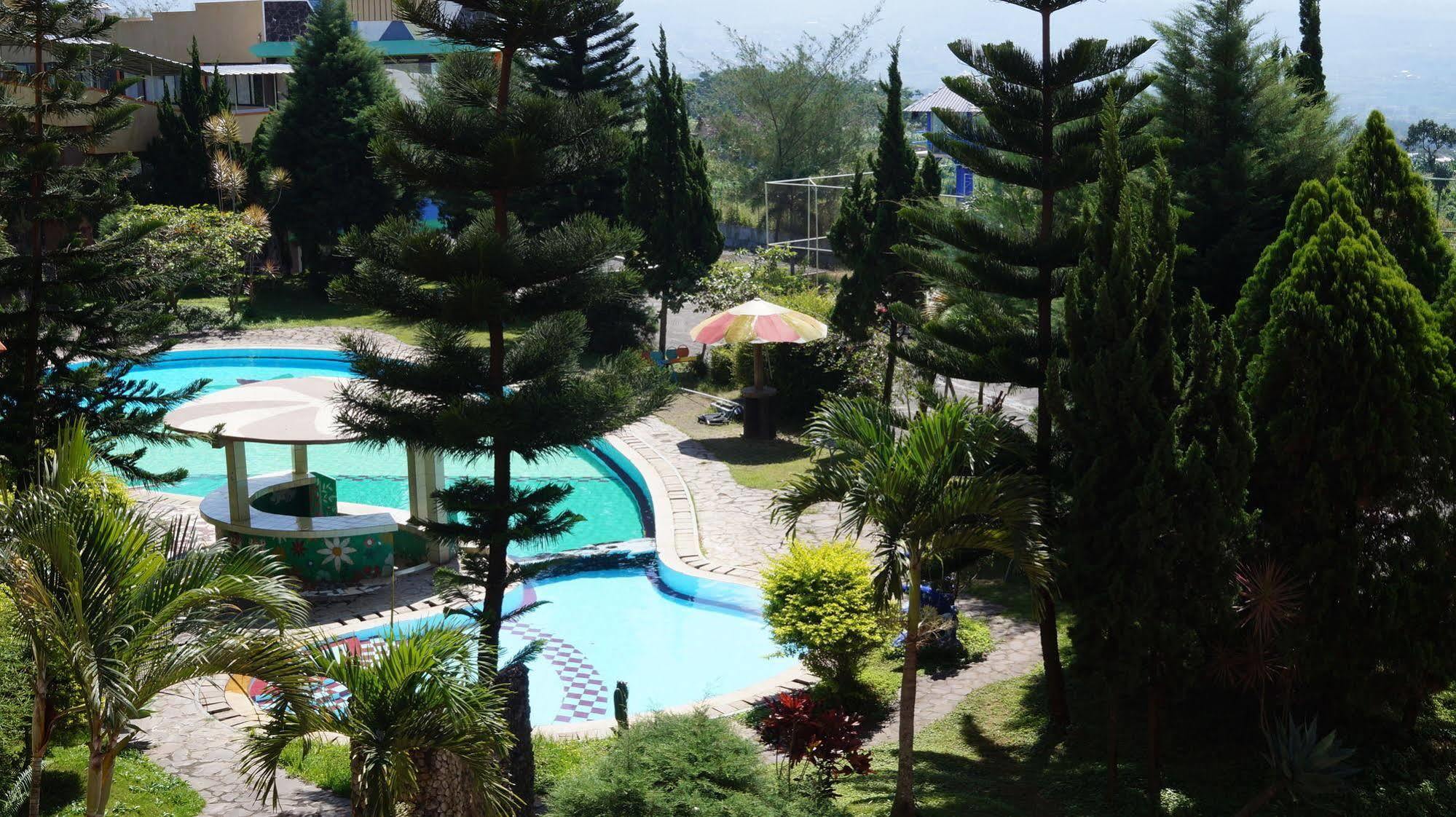 Hotel Surya Indah Batu Malang 외부 사진