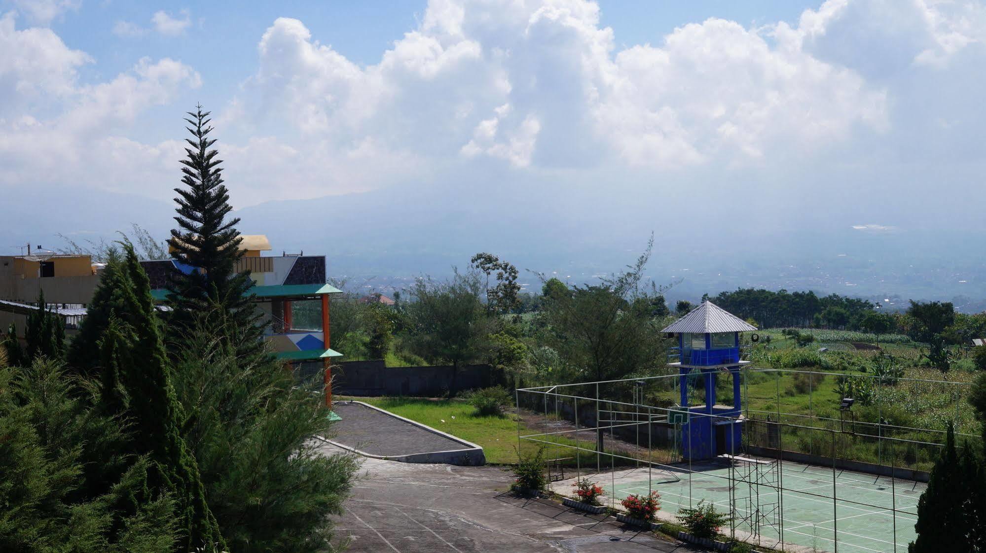 Hotel Surya Indah Batu Malang 외부 사진