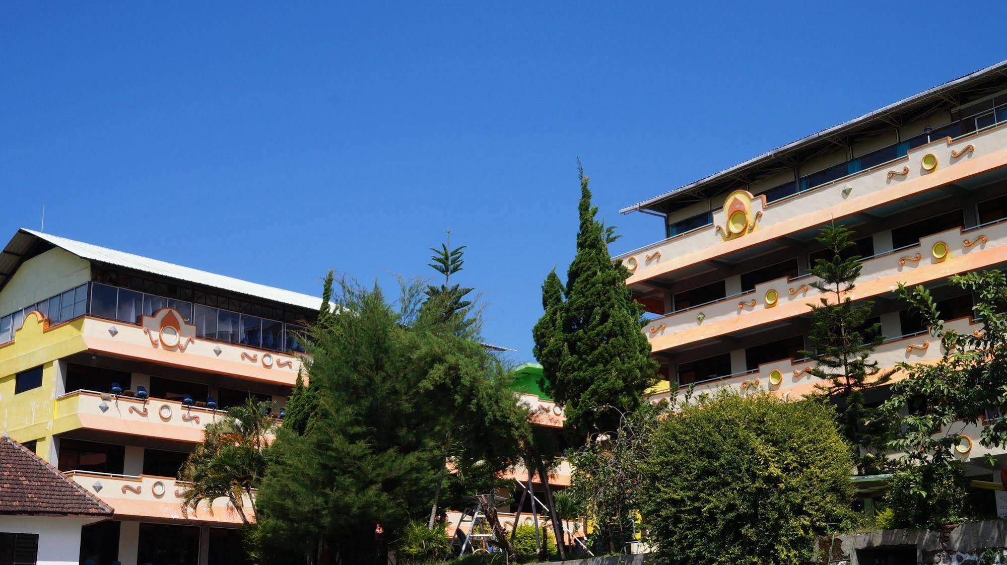 Hotel Surya Indah Batu Malang 외부 사진